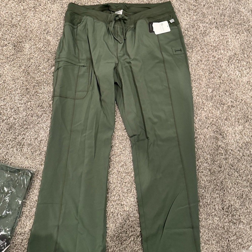 Women’s Olive Green Scrub Pants - Petite